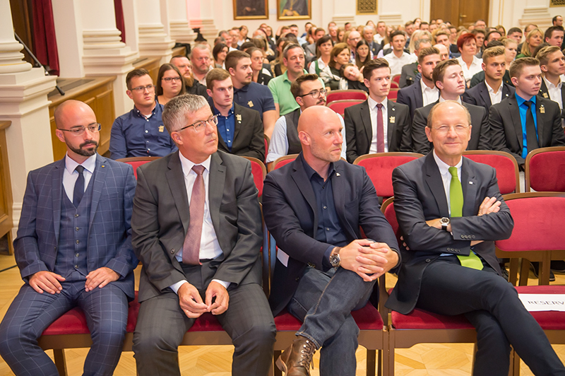 %_tempFileNameStar4403%